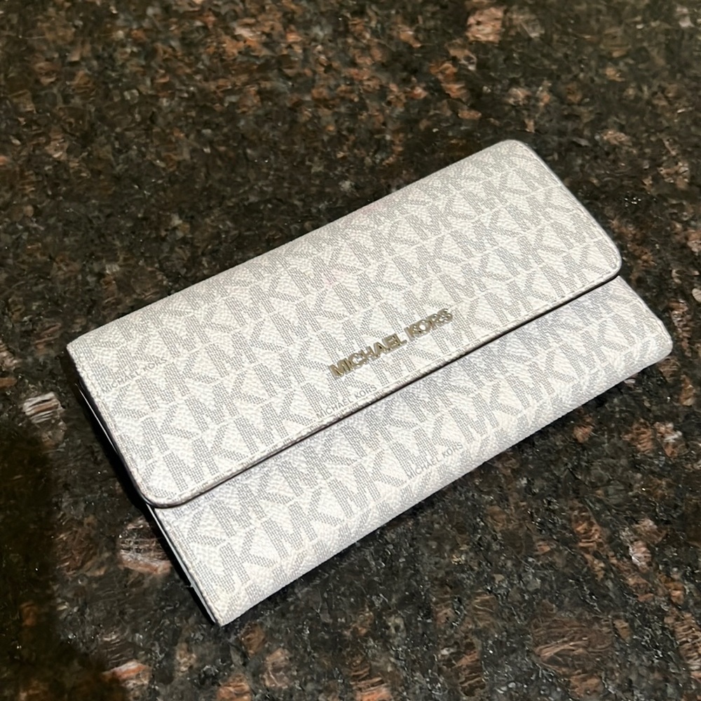 Michael Kors Jet Set Travel Trifold Wallet New